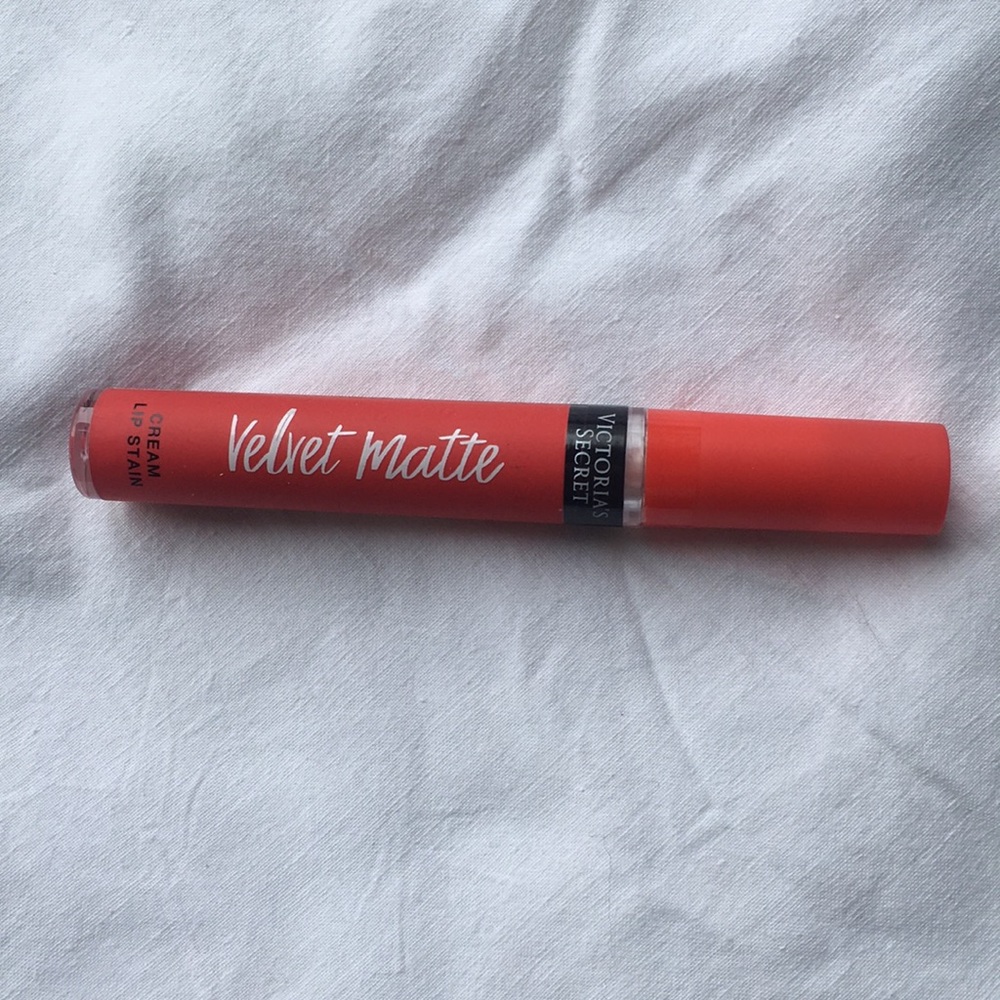 BNWT VS Velvet Matte Cream Lip Stain in “ELECTRIC”